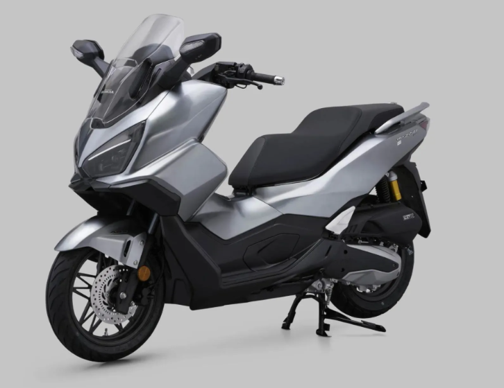 Motor Mirip Honda Forza Ini Resmi Meluncur di China, Bawa Mesin 150cc