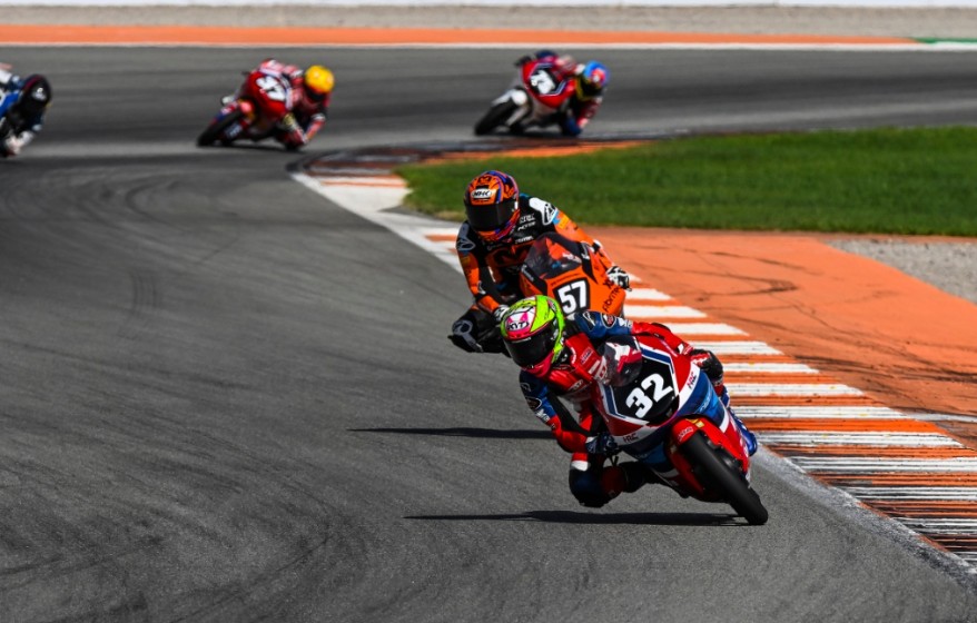 Finish ke-6 di Valencia, Kiandra Ramadhipa Pertahankan Posisi 5 Besar Klasemen Sementara Moto3 Junior 2026