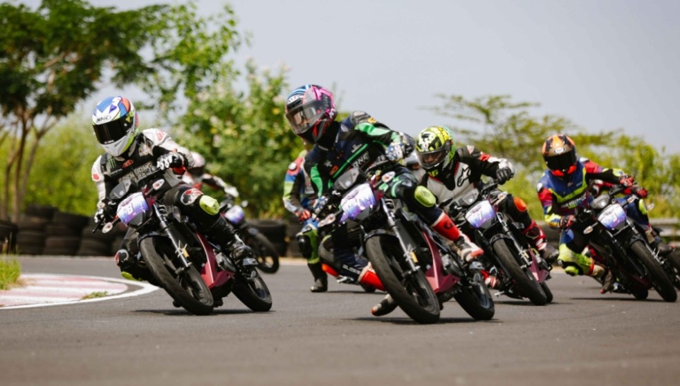Buka Tujuh Kelas Balap, Suzuki Fun Race Owners & Community 2026 Surabaya Diikuti Ratusan Peserta