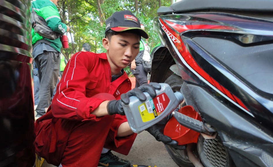 Gandeng Polda Metro Jaya, Pertamina Lubricants Hadirkan Layanan Ganti Oli Gratis untuk 1.000 Pengemudi Ojol