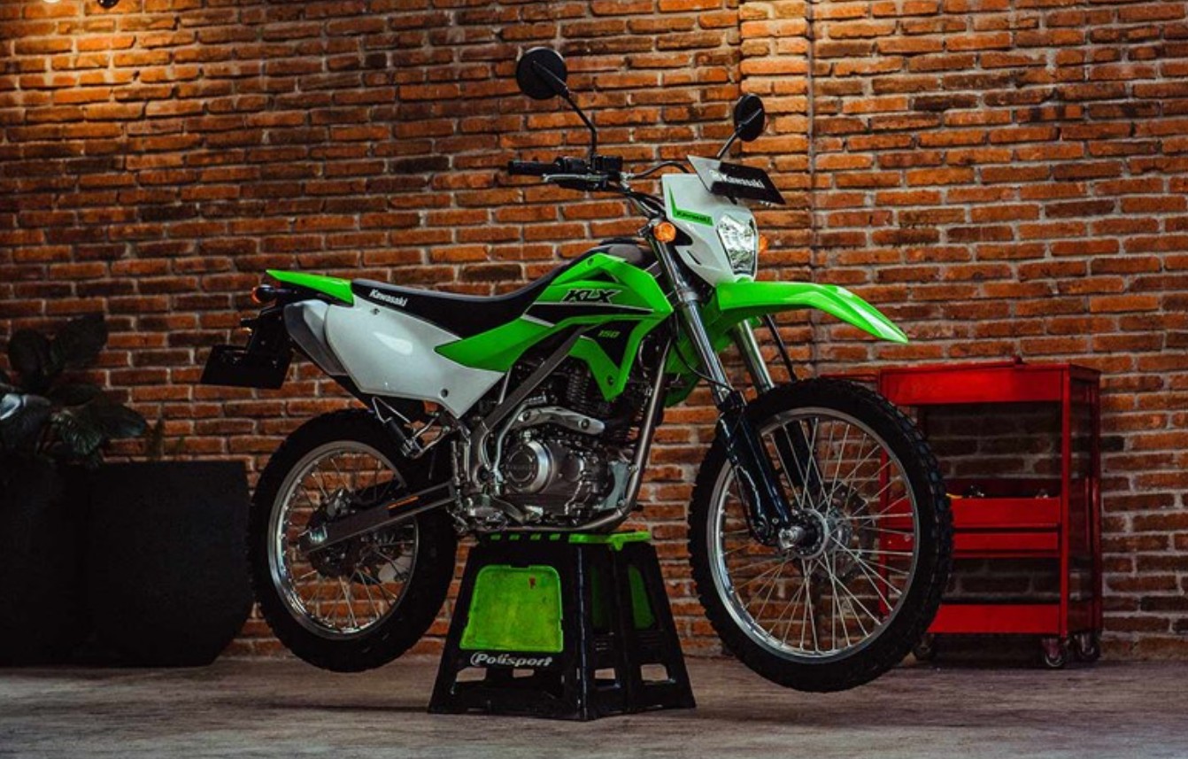 Banyak Diburu Penggemar Adventure, Motor Trail Kawasaki KLX150S Sekarang Dijual Segini