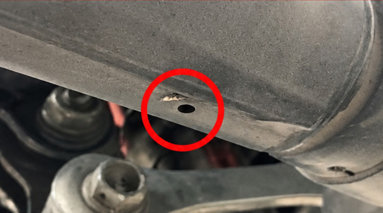 Pernah Melihat Lubang di Bawah Knalpot Motor? Ini Fungsi Sebenarnya