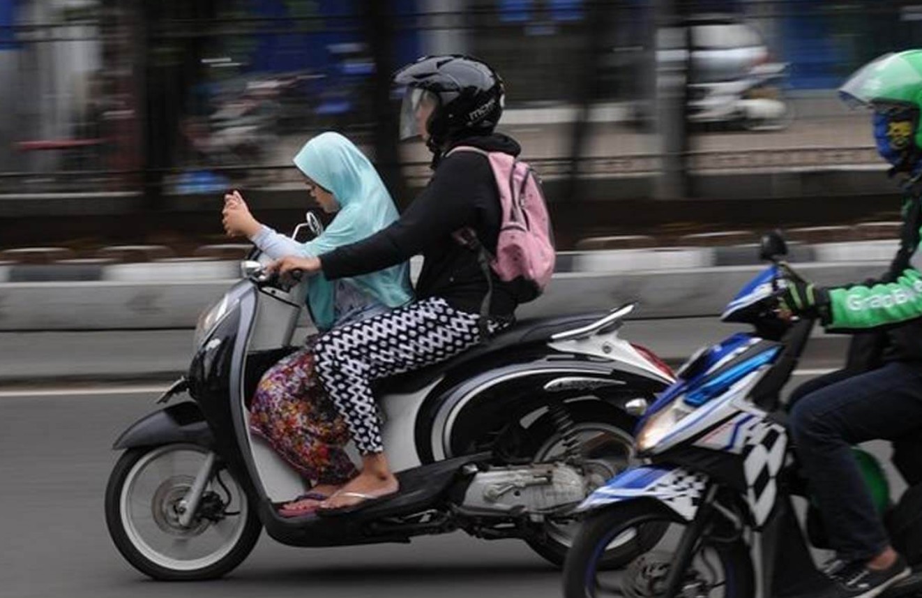Ini Alasan Mengapa Membonceng Anak di Depan Motor Sangat Berisiko bagi Keselamatan