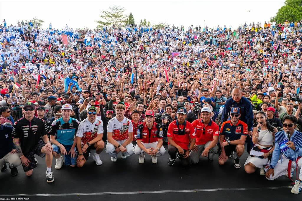 Ribuan Warga Mataram Antusias Sambut Marc Marquez, Mario Aji dan Veda Ega di Riders Parade MotoGP 2026