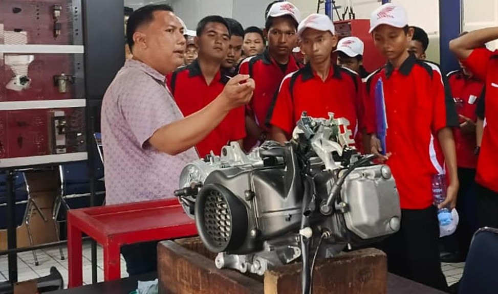 Kunjungi MDTC Wahana, Ratusan Siswa SMK Belajar Teknologi dan Standar Kerja Teknisi Honda