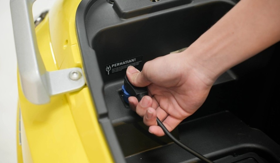 Motor Listrik Dicas Semalaman, Aman atau Bikin Baterai Cepat Rusak?