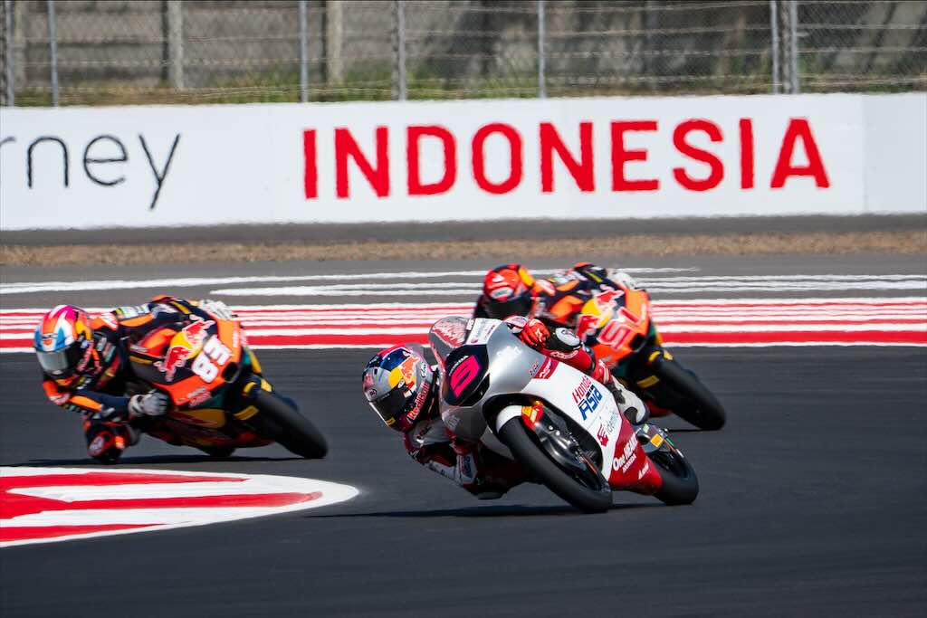 Veda Ega Pratama Tampil Positif di Mandalika, Langsung Melaju ke Q2 Moto3 Indonesia 2026