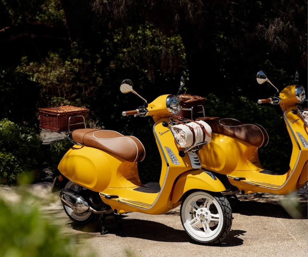 Tampil Hangat dengan Warna Kuning Cerah, Vespa Rilis Skuter Edisi Terbatas Bergaya Mediterania