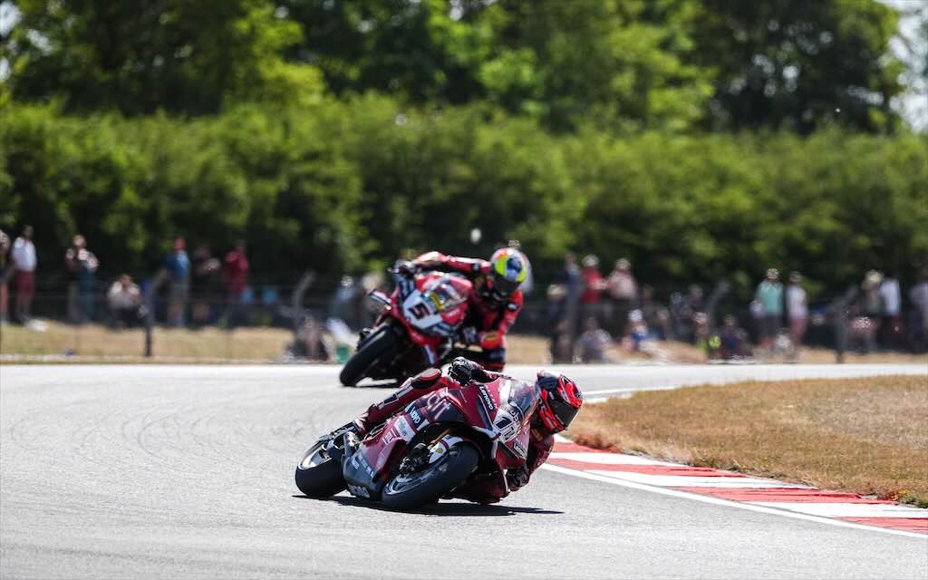 Nicolo Bulega Raih Kemenangan di Race 2 WorldSBK Donington Park 2026