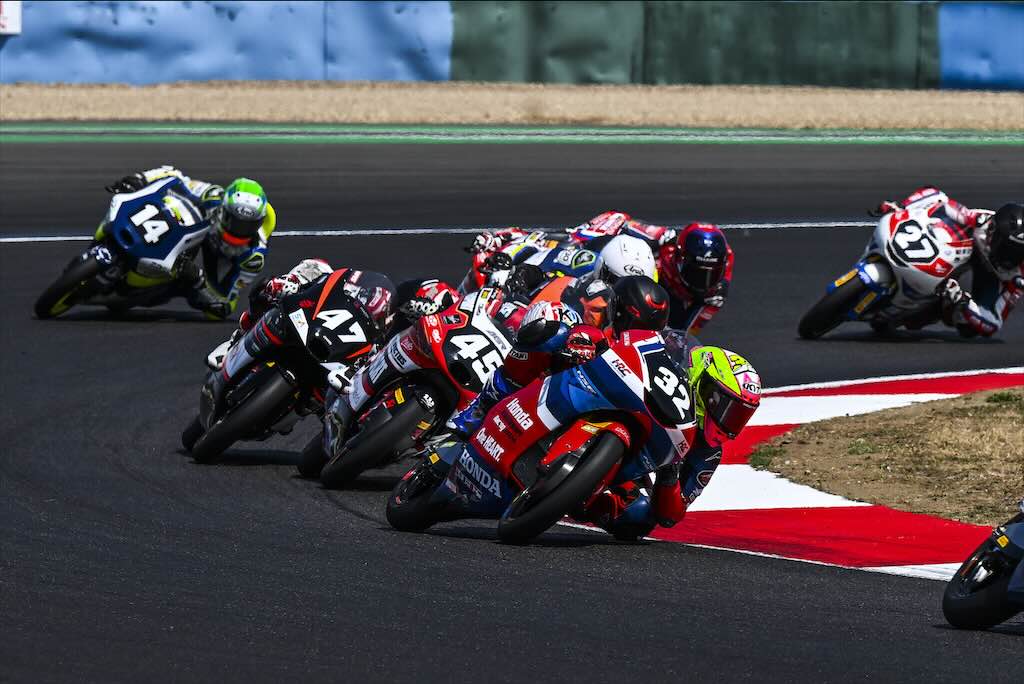 Finis Ke 12 di Prancis, Kiandra Ramadhipa Pertahankan Posisi 5 Klasemen Moto3 Junior World Championship