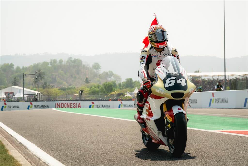 Mario Suryo Aji Finis P20 di Moto2 Indonesia 2026, Penalti Long Lap Jadi Kendala