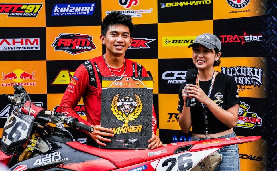 Kejurnas Motocross Round 3: Sempat Crash, Diva Ismayana Bawa Ducati Desmo450 MX Menangi Sesi Qualifying Race