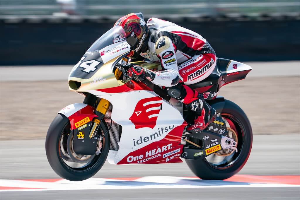 Mario Suryo Aji Terjatuh di Mandalika, Gagal Tembus Q2 Moto2 Indonesia 2026