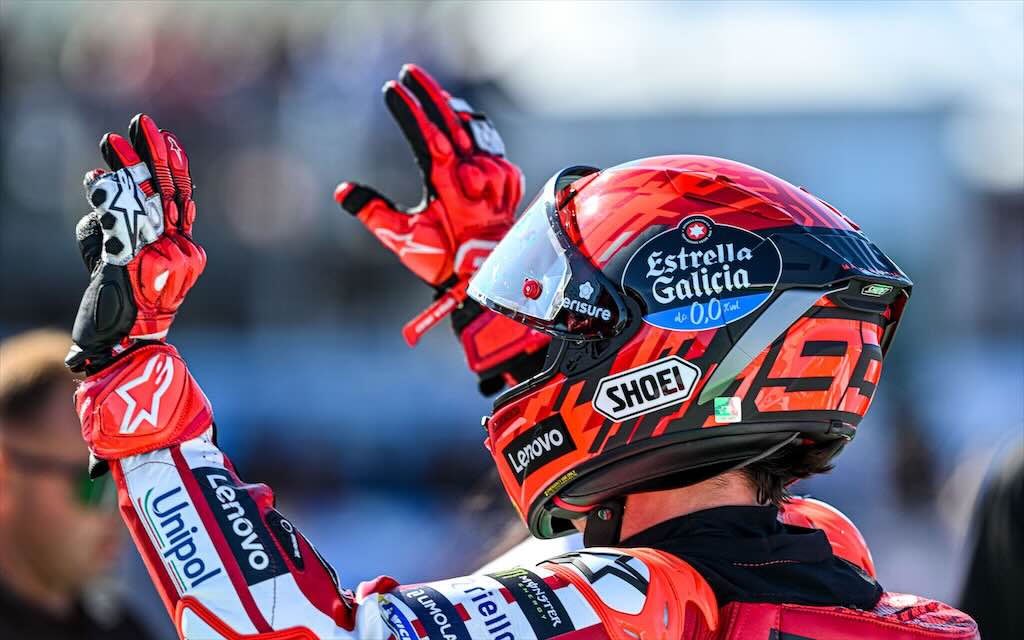 Marc Marquez Rebut Kemenangan Sprint MotoGP San Marino 2026, Bezzecchi Harus Puas Posisi Kedua