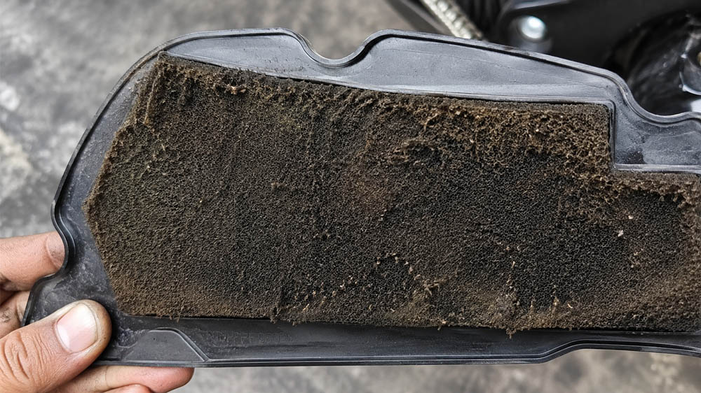 Waspada! Inilah Bahaya Jika Membiarkan Filter Udara Motor Terlalu Kotor