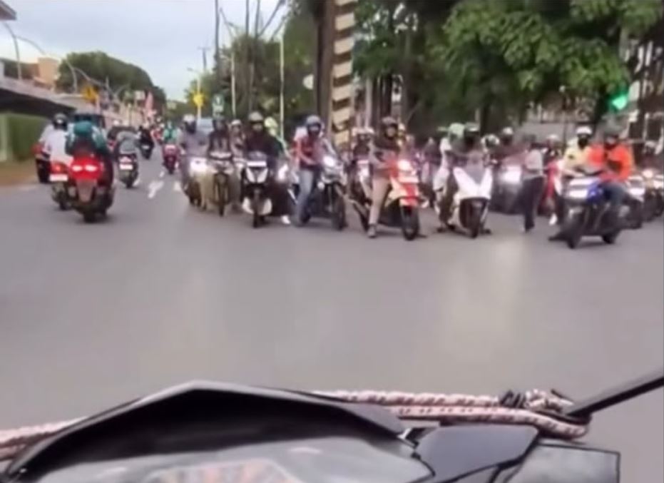 Hadapi Pengendara Motor Lawan Arah, Begini Cara Aman Agar Tidak Berujung Keributan