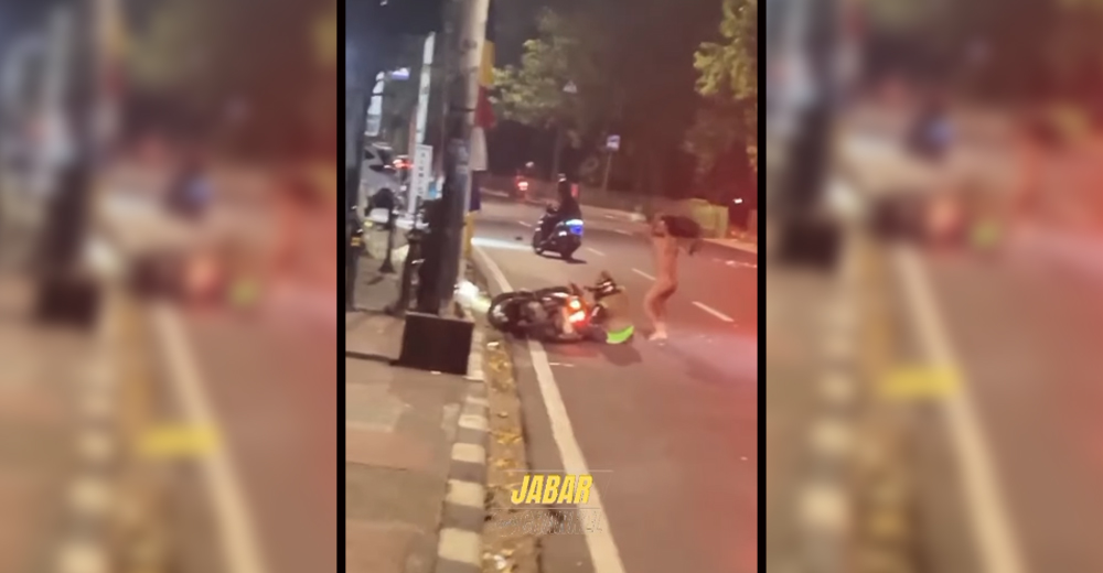 Viral! Pemotor Dihajar Pria Diduga ODGJ di Tengah Jalan Lenteng Agung