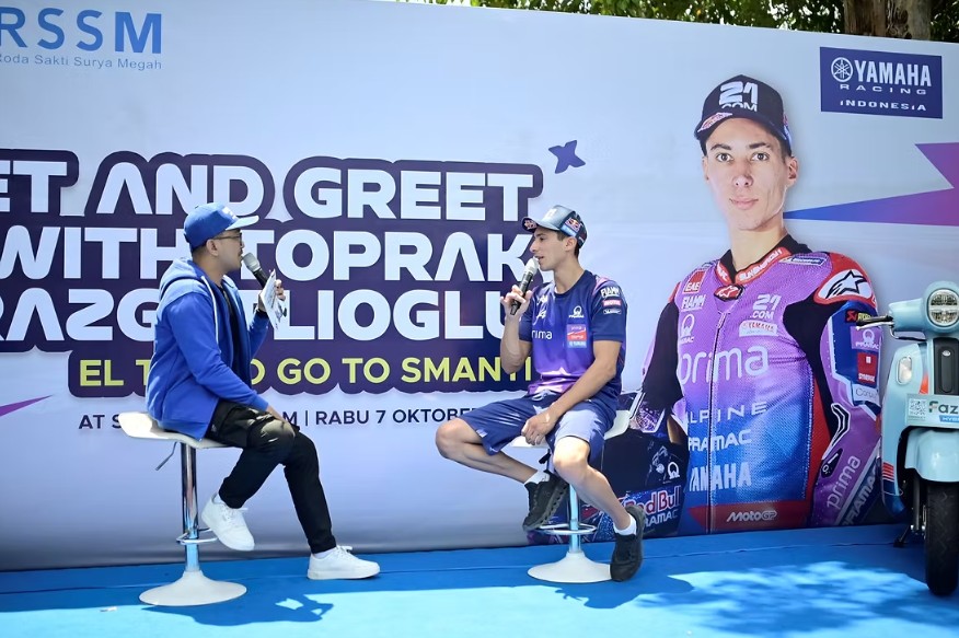 Pelajar Mataram Dibikin Heboh Toprak Razgatlioglu, Rider Yamaha Ini Pamer Freestyle Pakai R15