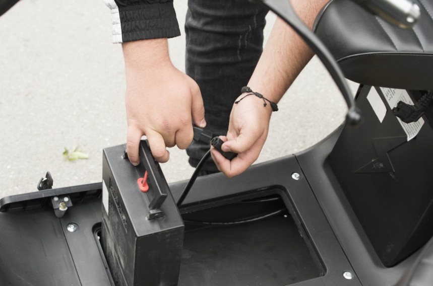 Jadi Komponen Paling Mahal, Baterai Motor Listrik Bisa Bertahan Berapa Tahun?