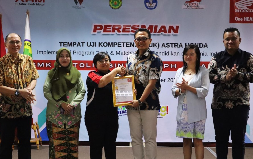 Keren! SMK Katolik Sint Joseph Raih Grade A+ dari Wahana Honda, Dapat Donasi Motor untuk Praktik