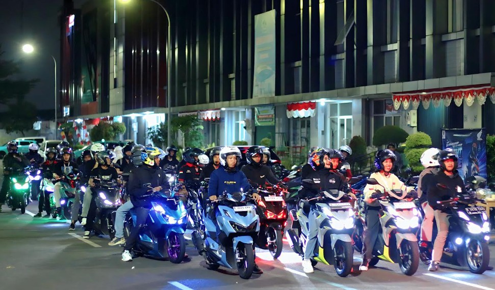 Ratusan Bikers Honda Vario Ramaikan Night Ride, Sekalian Kenalan dengan Vario EVO 160
