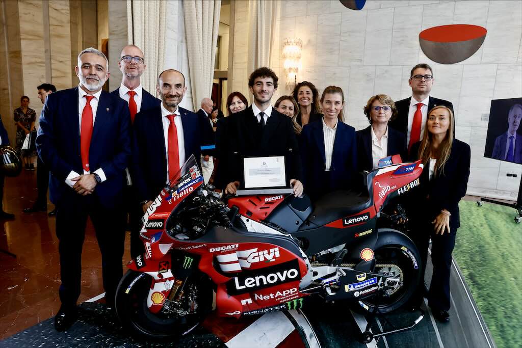 Sejajar dengan Valentino Rossi, Bagnaia dan Bezzecchi Terima Penghargaan dari Pemerintah Italia