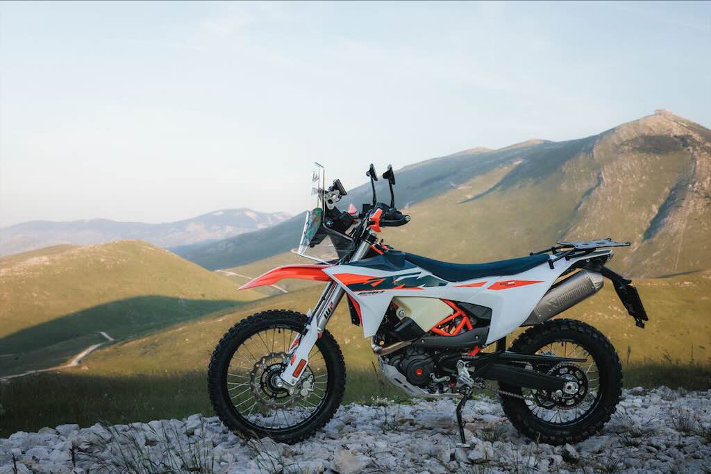 KTM 690 Rally 2027 Resmi Diperkenalkan, Usung Konsep Rally untuk Jelajah Jarak Jauh