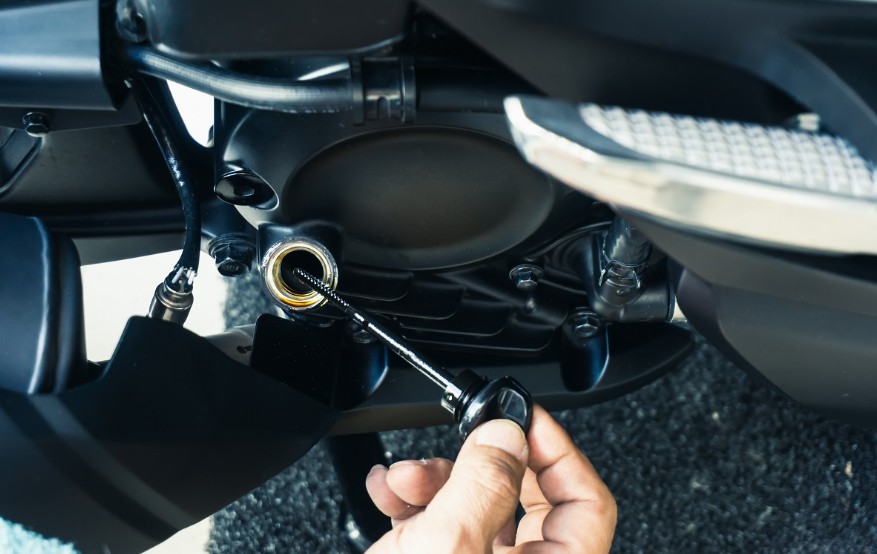 Oli Mesin Motor Tiba-Tiba Berkurang Padahal Gak Bocor, Ini Biang Keladinya