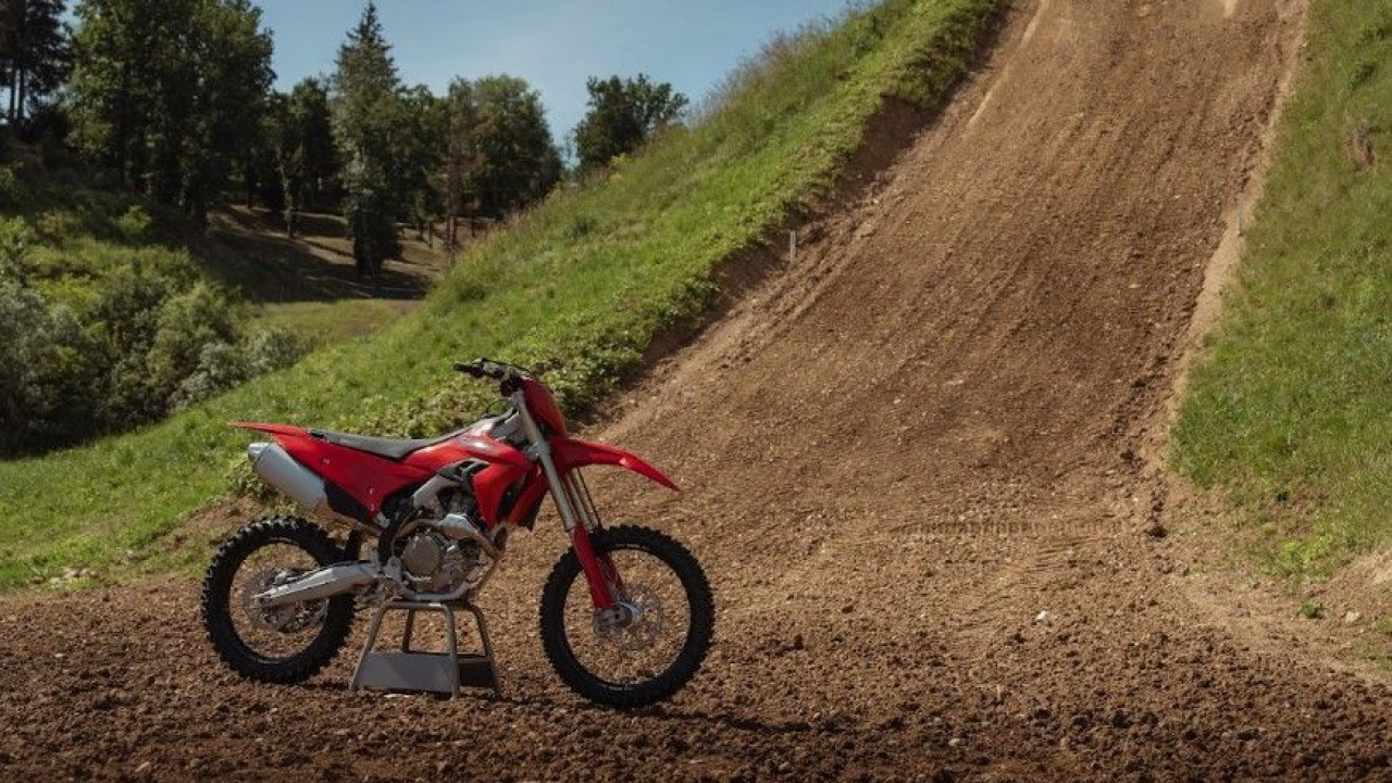Ducati Desmo250 MX Meluncur: Motor Trail 250cc Berjiwa Balap, Fiturnya Bukan Kaleng-kaleng!