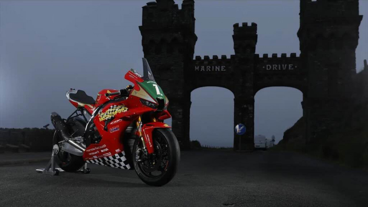 Honda Fireblade dengan Livery Khusus Meluncur, Beri Penghormatan untuk Legenda Isle of Man TT