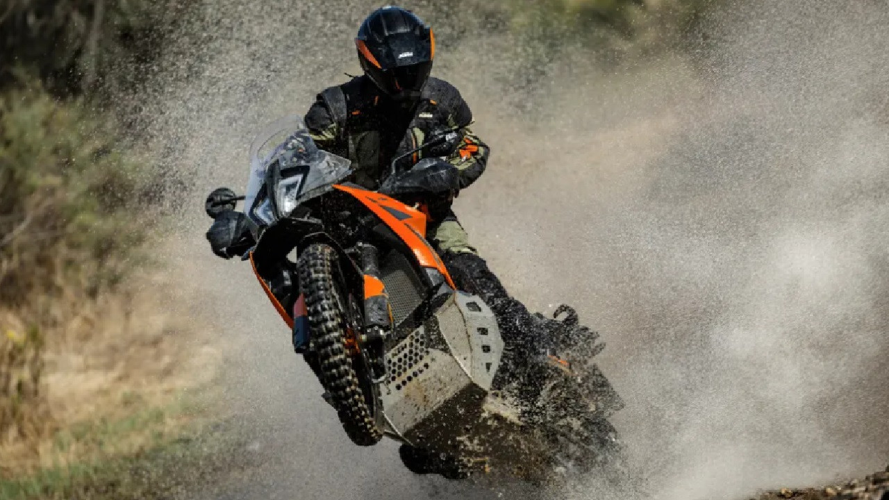 Bukan Cuma Dapet Upgrade, KTM Adventure 790 2025 Hadir dengan Banyak Fitur Baru