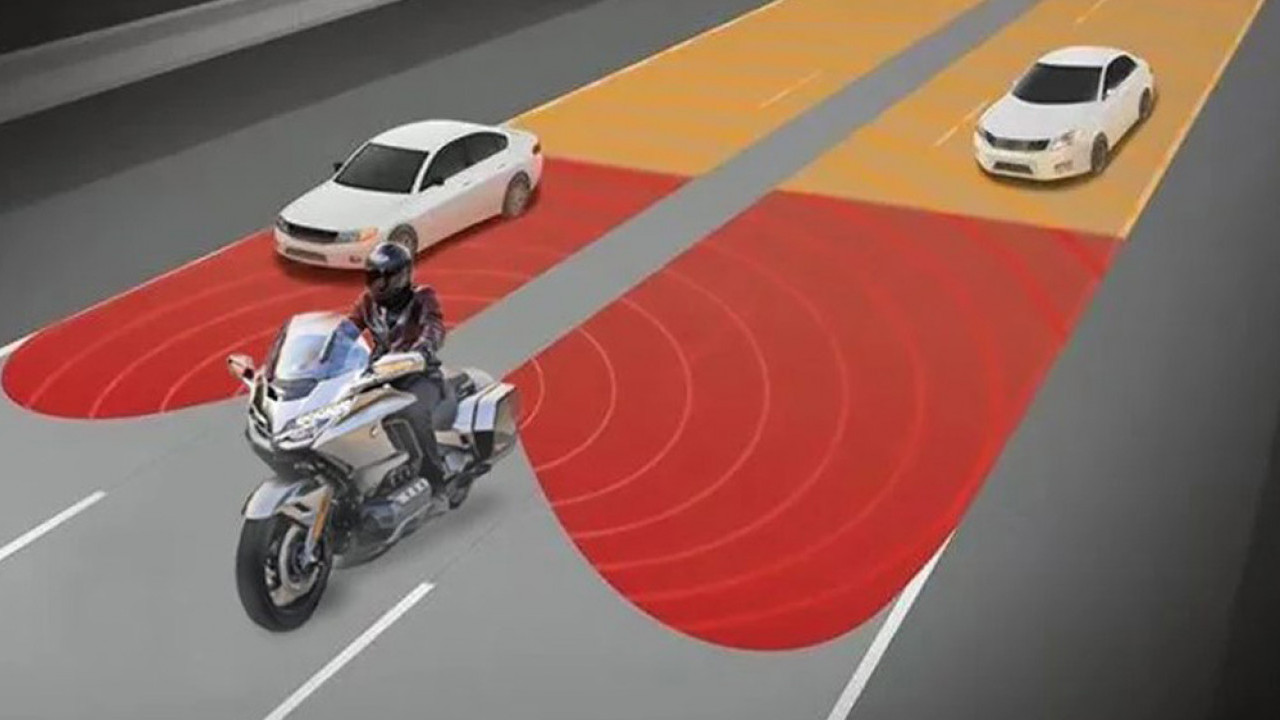 Waspada Blind Spot di Jalan Raya, Kesalahan Fatal yang Sering Diabaikan Pengendara Motor