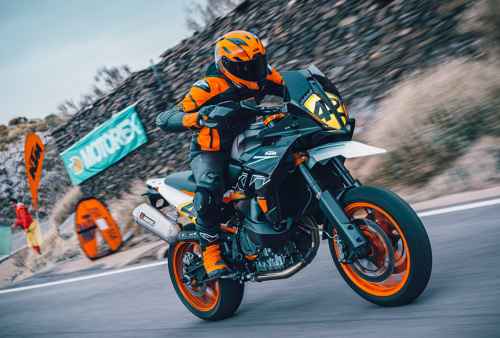 Kenalin Nih, KTM 890 SMT Moge Touring Supermoto yang Sangar