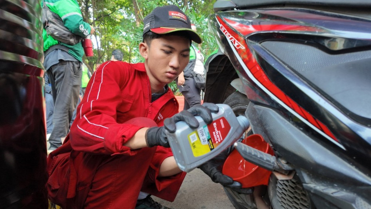 Gandeng Polda Metro Jaya, Pertamina Lubricants Hadirkan Layanan Ganti Oli Gratis untuk 1.000 Pengemudi Ojol