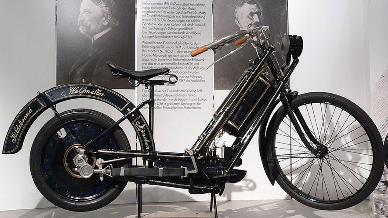 Motor Pertama di Indonesia: Hildebrand & Wolfmuller 1893