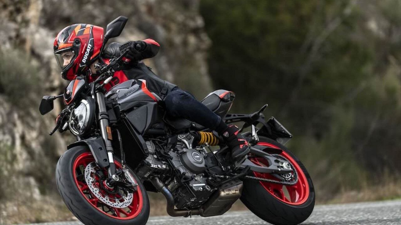 Tampilan Baru Ducati Monster 2026 Hadir dengan Balutan Sport Livery yang Ikonik