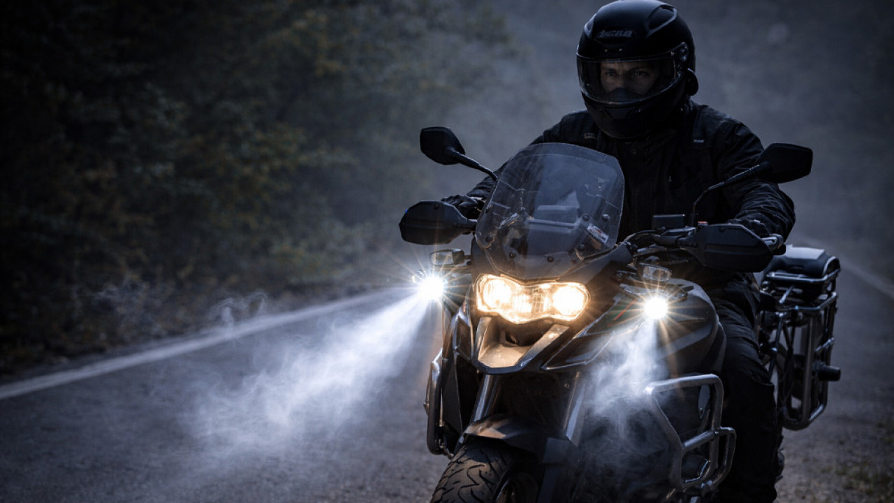 Lampu LED Tambahan Touring, Penerangan Ekstra yang Dibutuhkan Saat Perjalanan Jauh