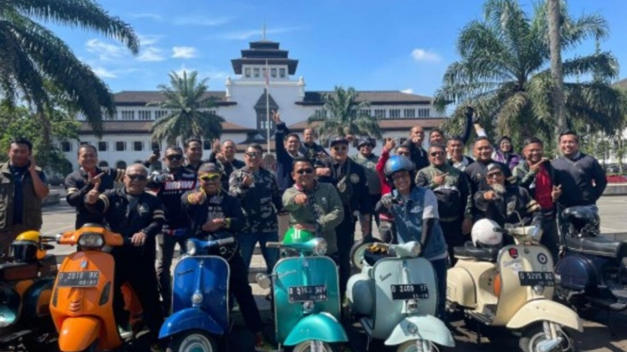 Bukan Sekadar Sunmori, Ini Cara Komunitas Vespa Klasik Bandung Lestarikan Bengkel Jalanan yang Hampir Punah