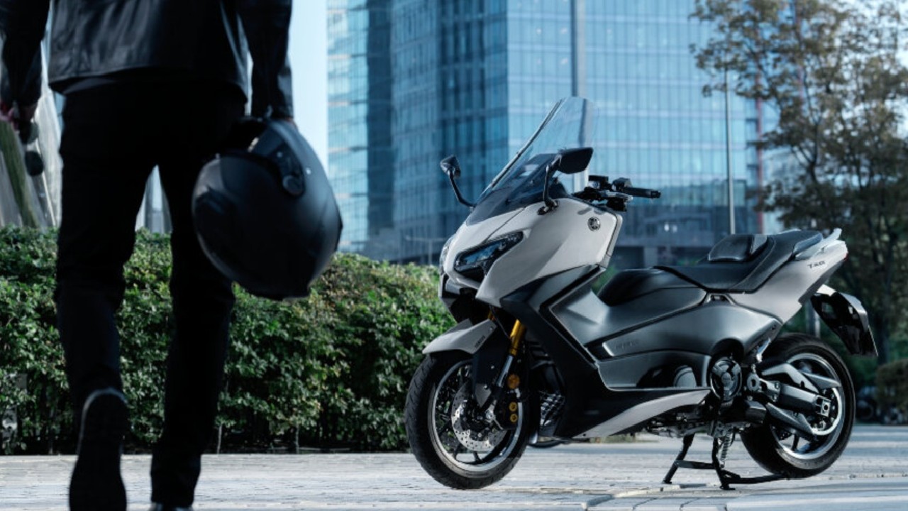 Skutik Kelas Sultan, Yamaha Tmax 560 2025 Tampil Semakin Futuristik dan Canggih