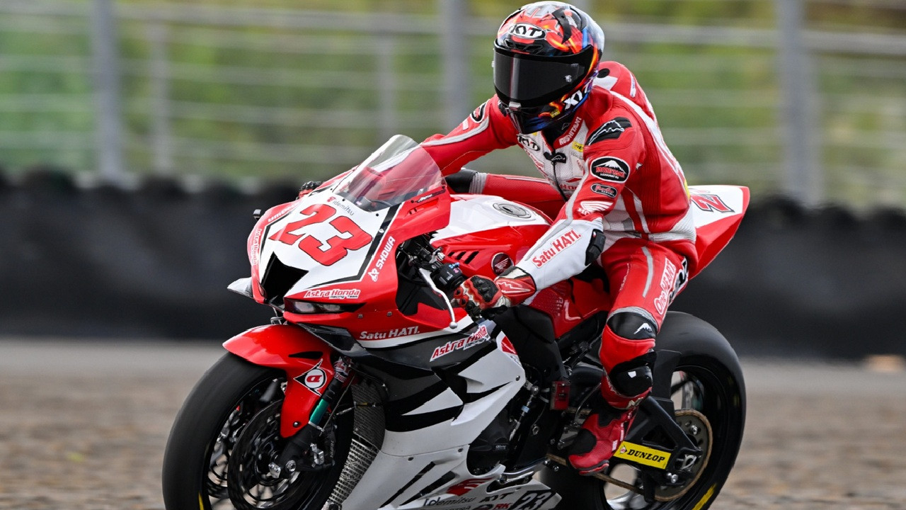 Hafizh Syahrin Menang Race 1 ARRC ASB1000 Malaysia 2025, Andi Gilang Finis di Posisi 10