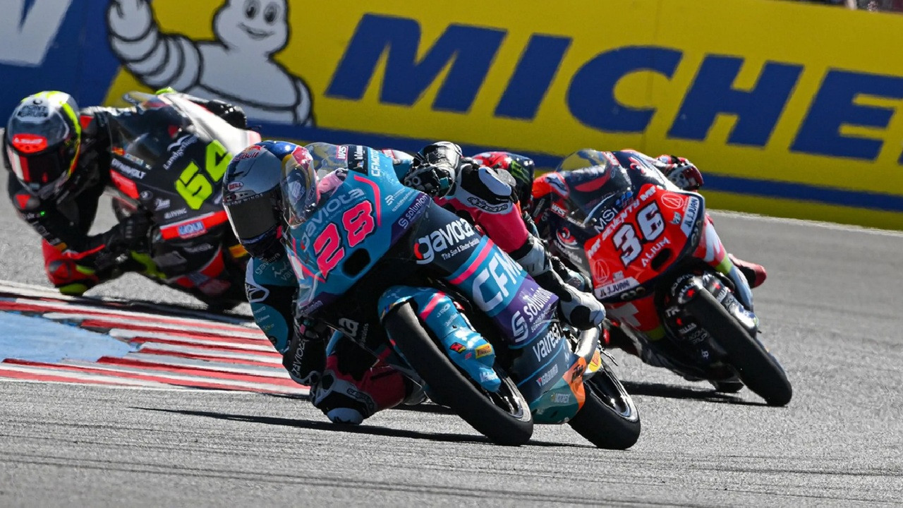 Maximo Quiles Menang Dramatis di Moto3 Hungaria 2025, Marc Marquez Ikut Bangga