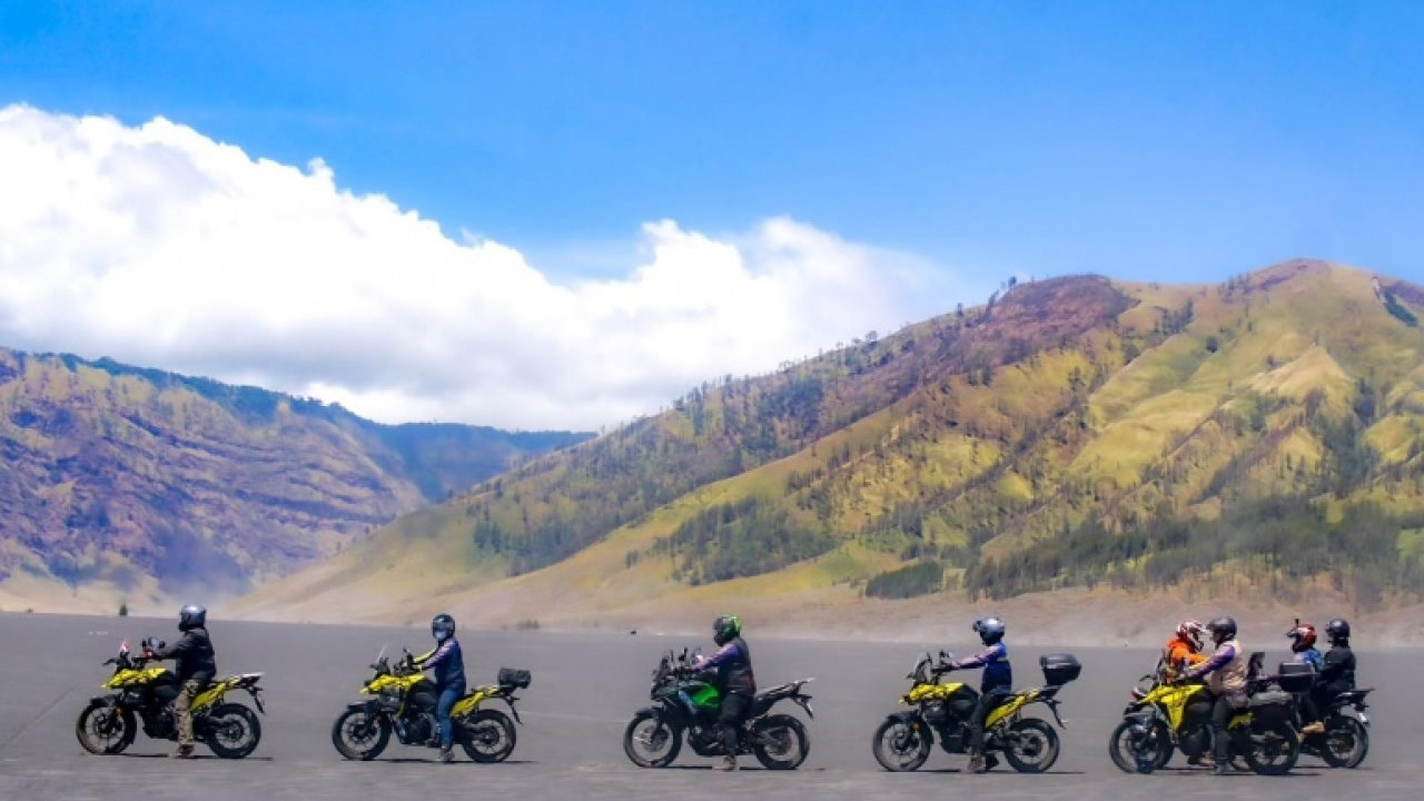 Suzuki Dukung Komunitas V-Storm Indonesia Owners di Bromo