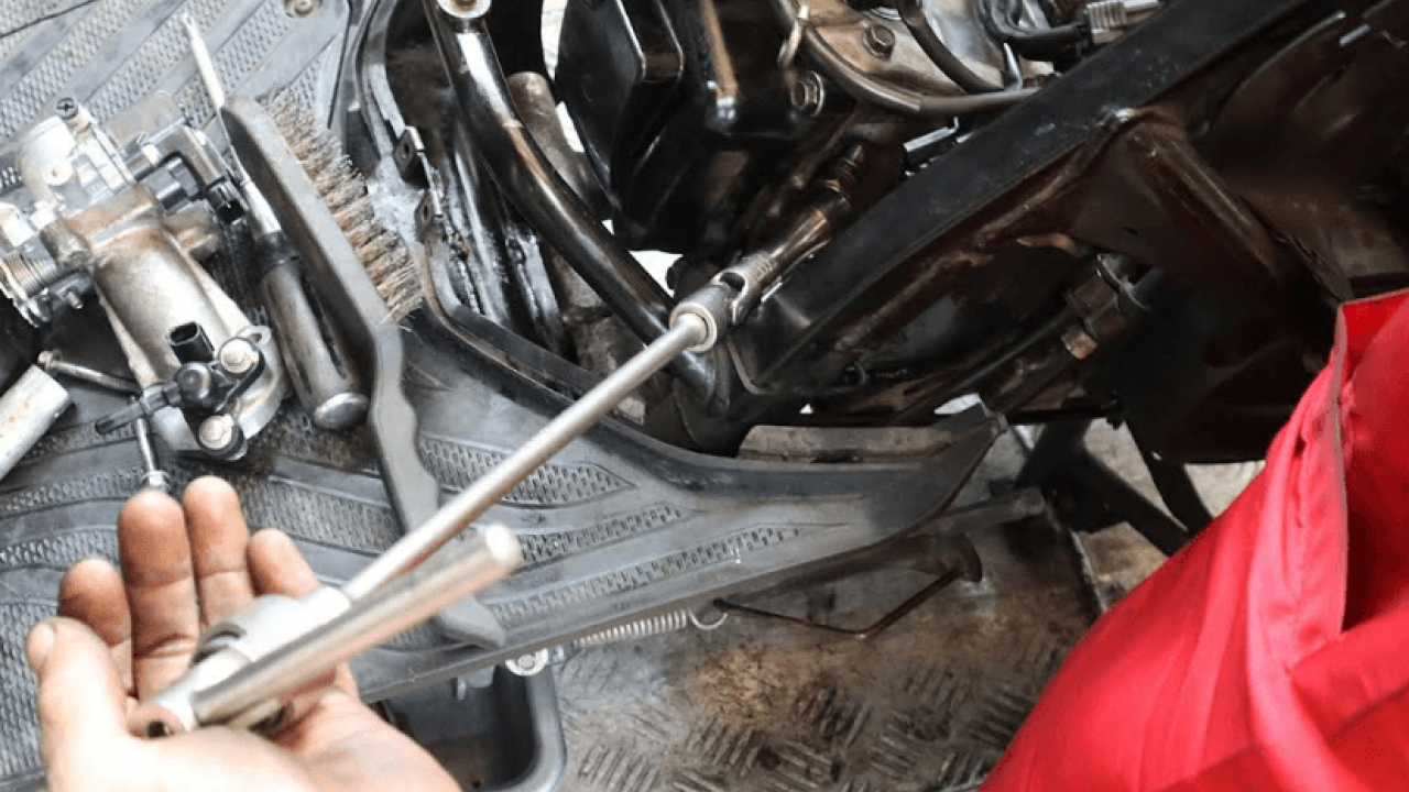 Jarang Disadari, Ternyata Ini Ciri-ciri Busi Motor Mulai Lemah