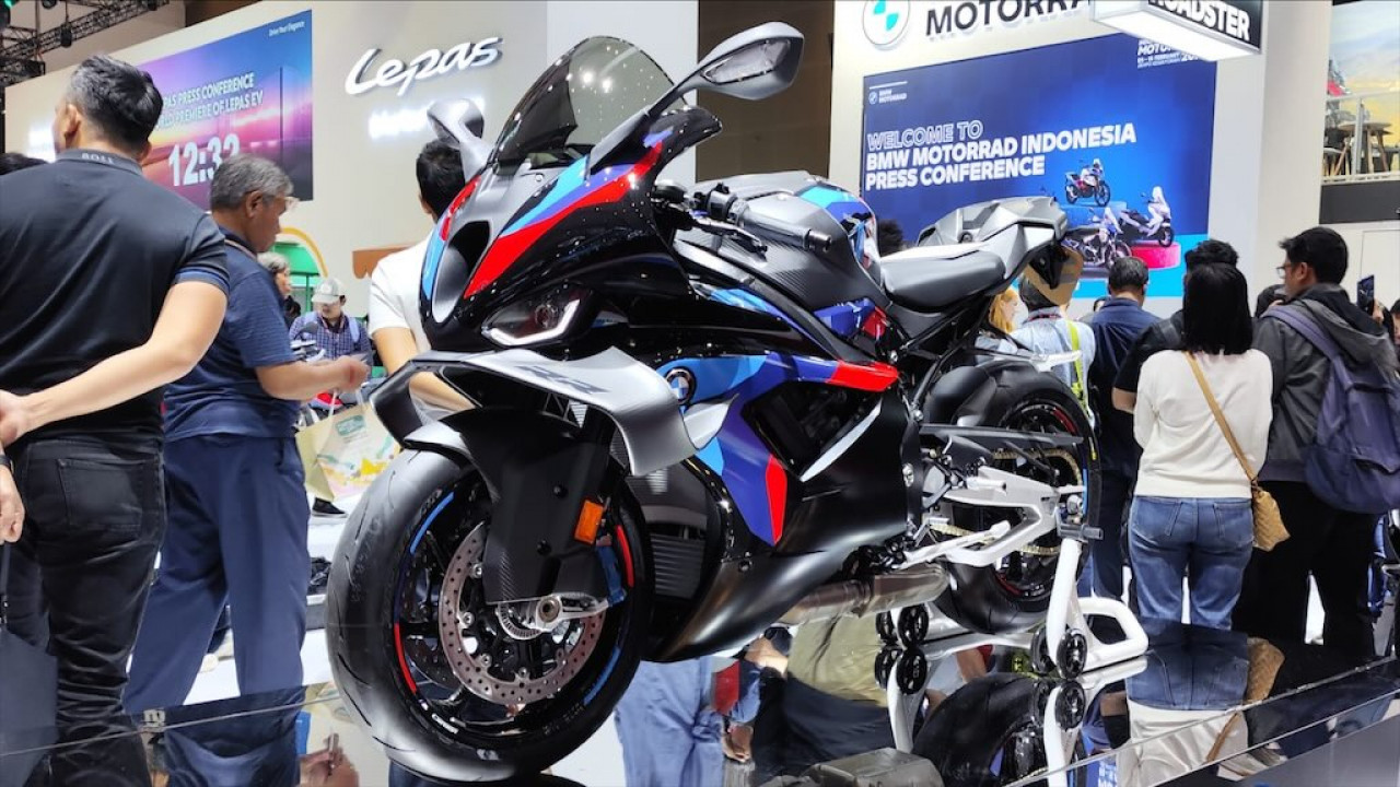 Resmi Meluncur! Intip Spesifikasi Buas BMW M 1000 RR, Kasta Tertinggi Motor Sport di IIMS 2026