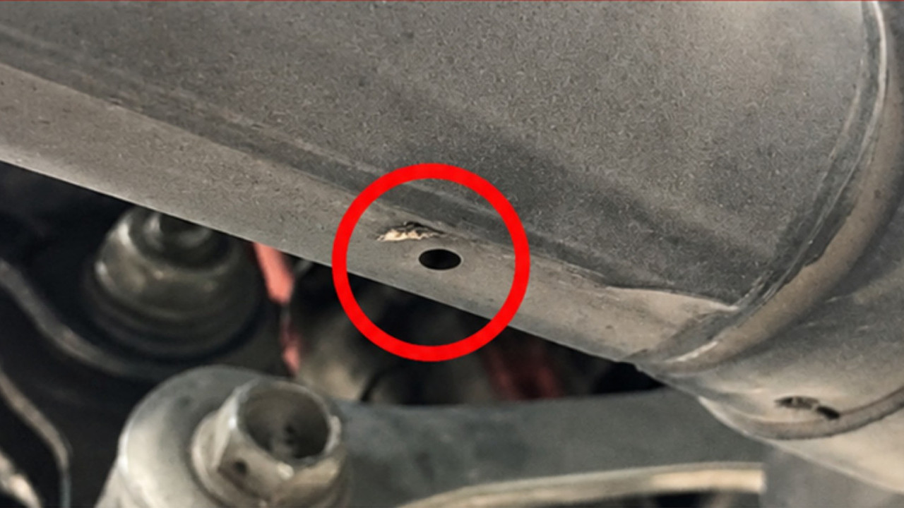 Pernah Melihat Lubang di Bawah Knalpot Motor? Ini Fungsi Sebenarnya