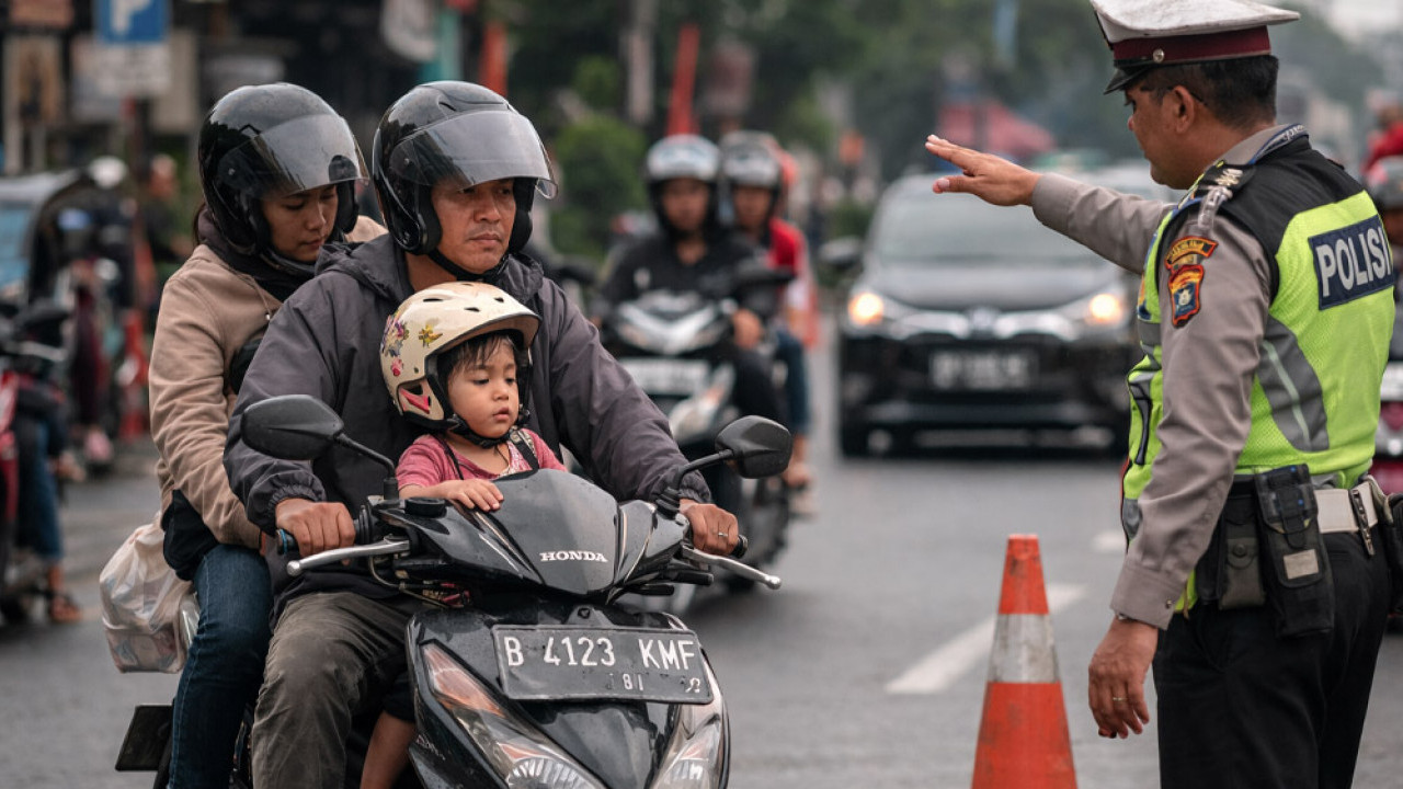 Tarik Tiga di Motor Kok Kadang Lolos Razia? Ini Penjelasan Aturan dan Alasan Polisi Kadang Membiarkan
