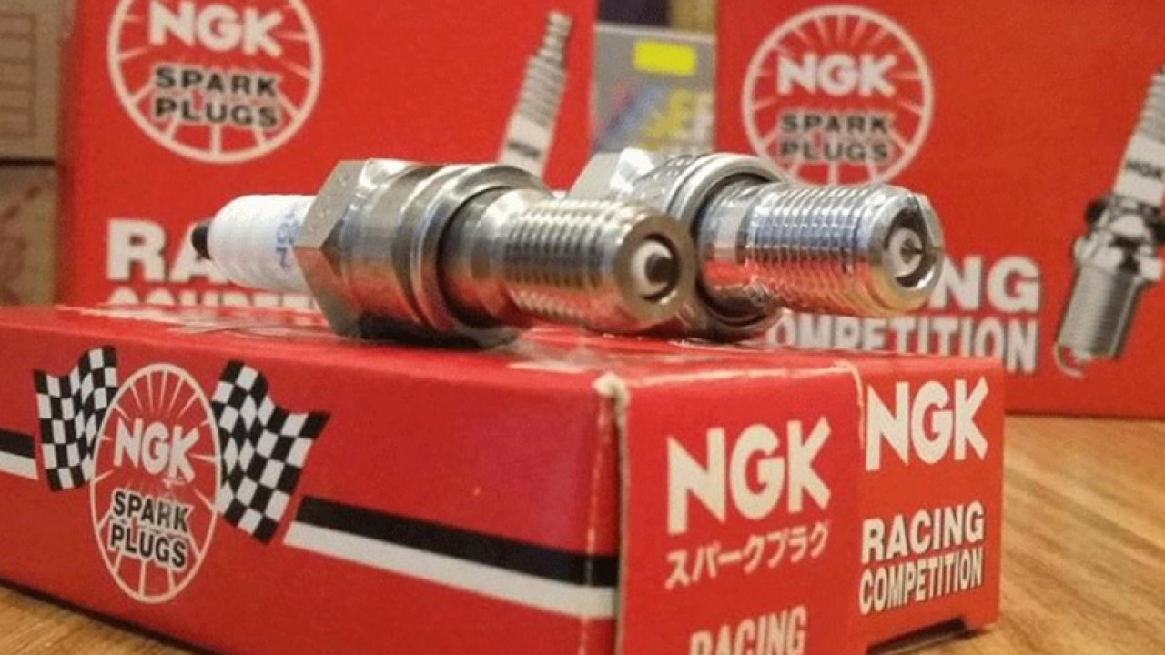 Pasang Busi Racing di Mesin Motor Standar, Ini Efek dan Risikonya yang Wajib Bikers Ketahui