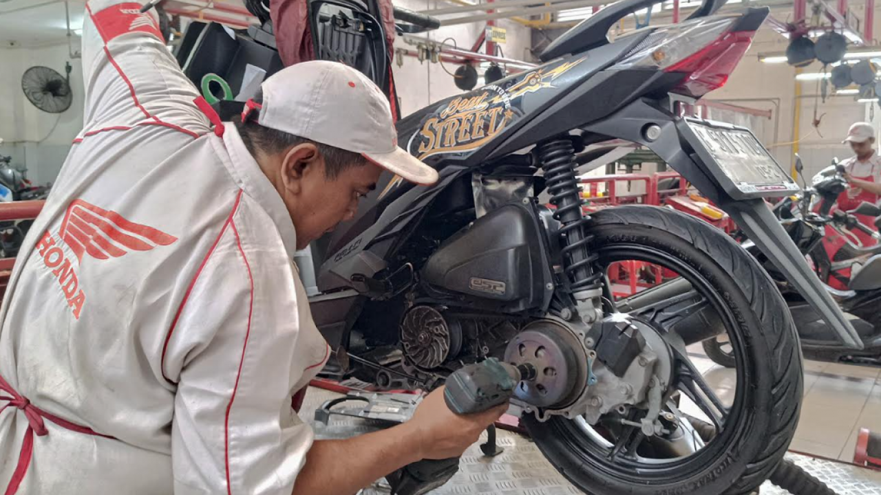 Tarikan Motor Matic Terasa Nyendat? Bisa Jadi Kampas Ganda Mulai Aus, Begini Tips Merawatnya