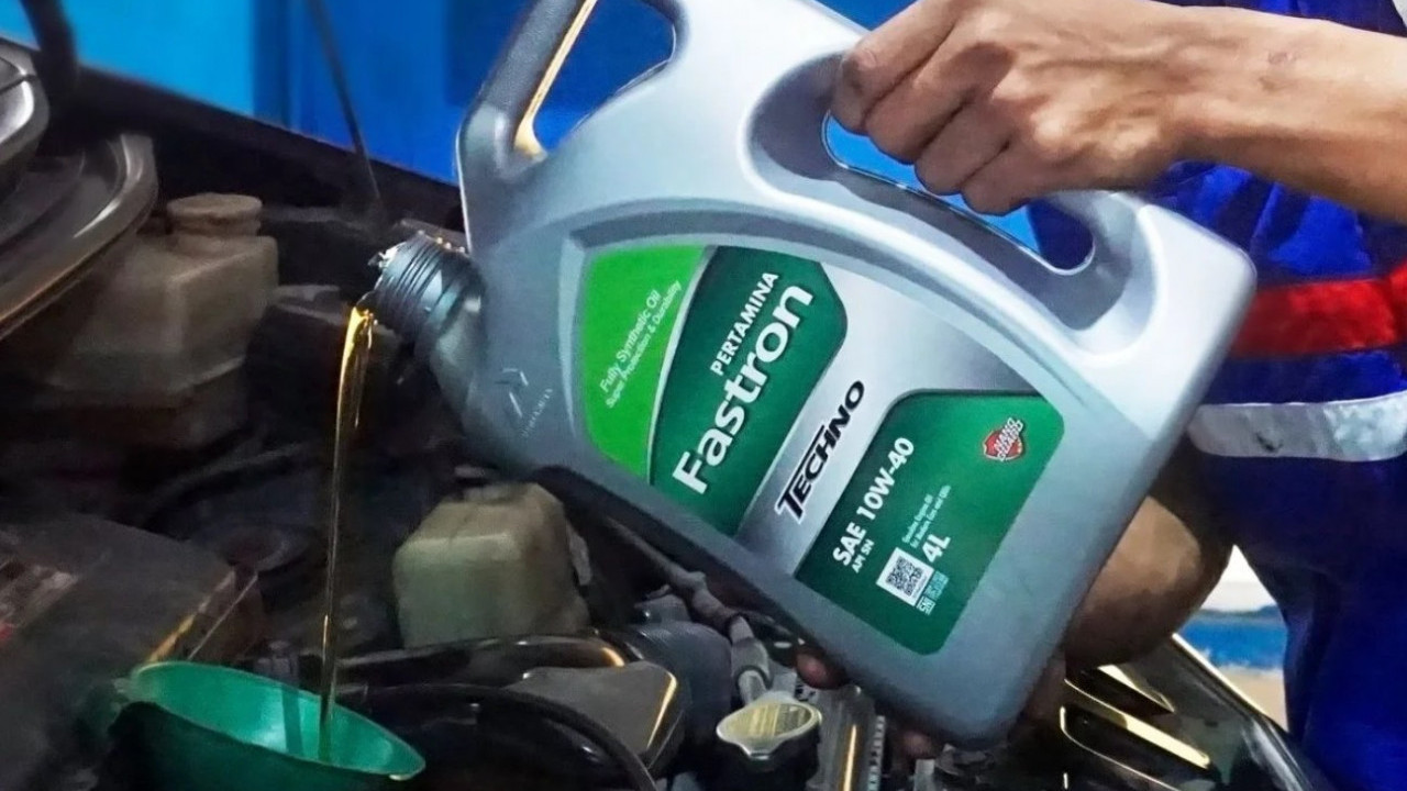 Gunakan Oli Sesuai Peruntukan, Ini Risiko Jika Motor Diisi Oli Mobil 