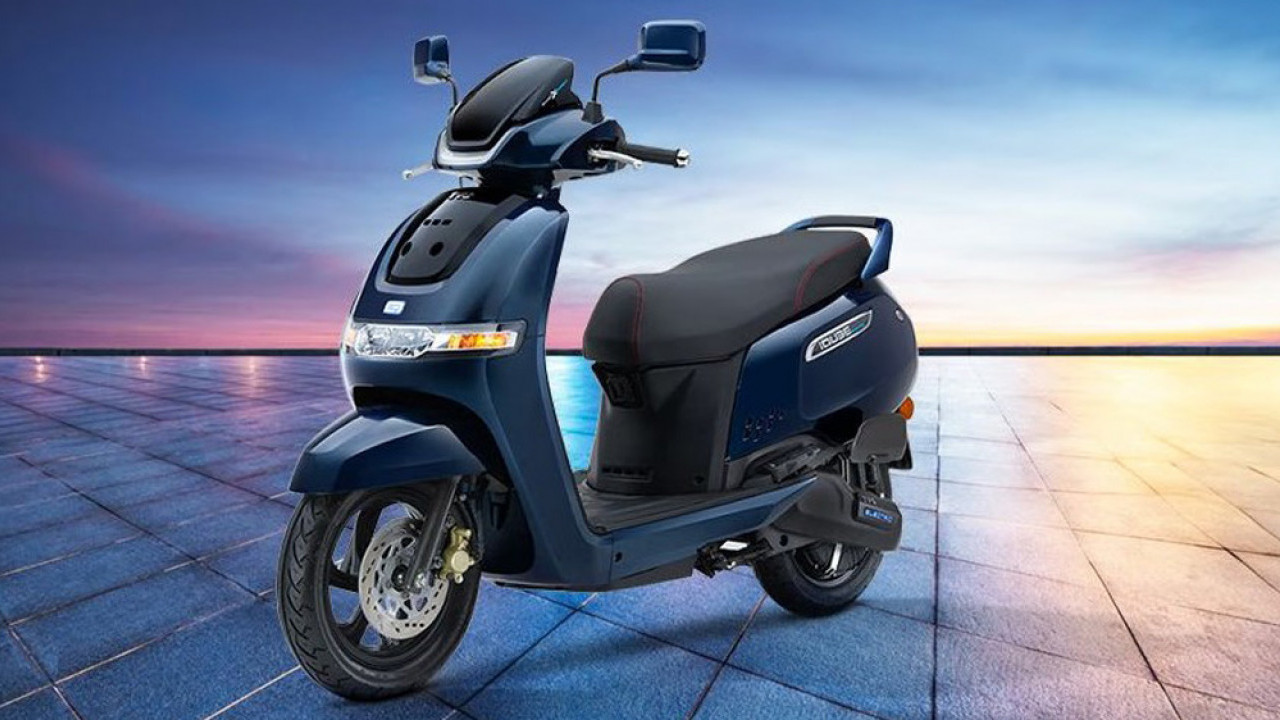 6 Pilihan Motor Listrik dengan Bagasi Besar: Helm dan Barang Lain Masuk!